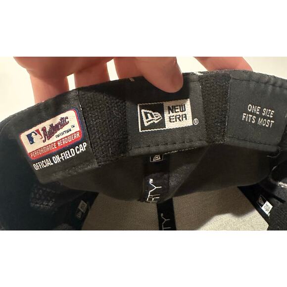 Official New Era 2018 Boston Red Sox World Series Champs On-Field Hat Black MLB - Picture 4 of 8